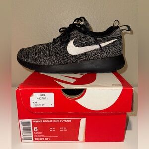 Nike (Women’s) Roshe One Flyknit Sneakers - Black & White